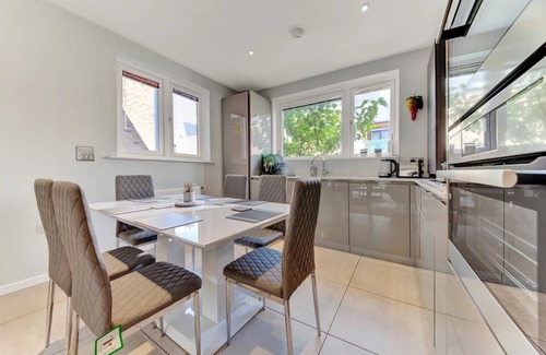High Barnet House | Barnet's Hidden Gem - Your Dream Stay