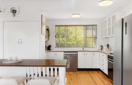 Terrigal House | Barnhill Beach House - by Coast Hosting
