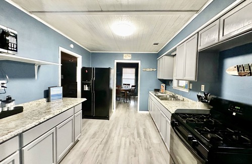 Negreet House | Barnhouse on the Bend! Cozy Camp Seconds from Cypress Bend Golf & Resort!