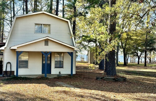 Negreet House | Barnhouse on the Bend! Cozy Camp Seconds from Cypress Bend Golf & Resort!
