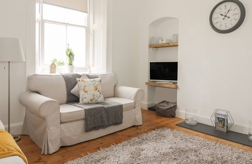 Dunbar Cottage | BARNS NESS LIGHTHOUSE COTTAGE, pet friendly, with a garden in Dunbar