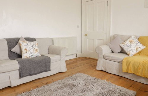 Dunbar Cottage | BARNS NESS LIGHTHOUSE COTTAGE, pet friendly, with a garden in Dunbar