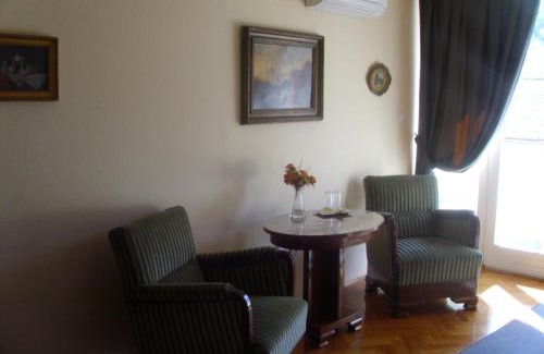Kecskemet House | Barokk Antik Guest House