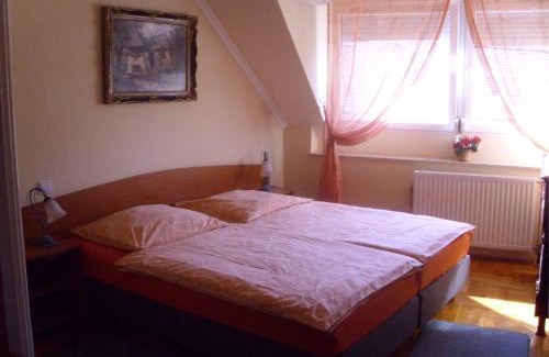 Kecskemet House | Barokk Antik Guest House
