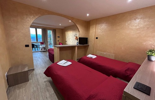Rodello Bed & Breakfast | "Barolo" room in the Langhe Unesco hills, overlooking Alba