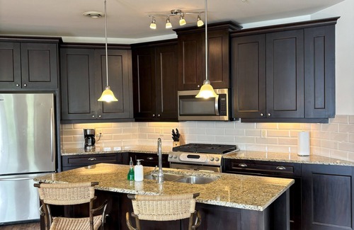 Westbank Condo | Barona Beach Resort 3BR Lakeview West Kelowna