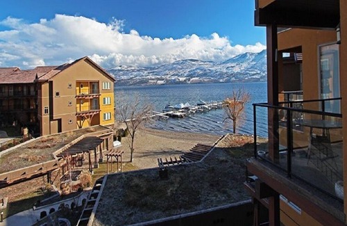 Westbank House | Barona Beach Stunning Lakefront Home with Lift