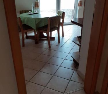 Utarp Apartment | Barreirefreie Wohnung für 2 Personen in Ostfriesland mit 11 KW Ladestation
