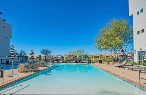 Desert View Village Apartment | Barrett Jackson-Dine-Golf-Swim-King Bed-Parking S439