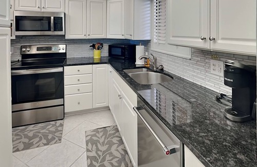 Ormond Beach Condo | Barry Palm | Oceanfront Condo with Balcony Views, Pool + Beach Access