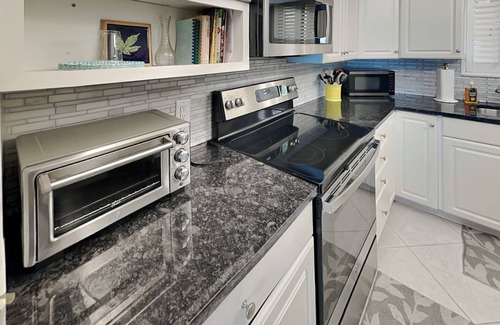 Ormond Beach Condo | Barry Palm | Oceanfront Condo with Balcony Views, Pool + Beach Access