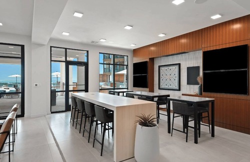 Austin Apartment | Barsala l Hill Country 1BD: Resort Pool, Wine Fridge Retreat