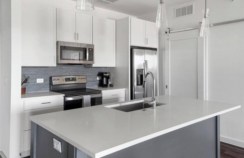 Austin Apartment | Barsala l Hill Country 1BD: Resort Pool, Wine Fridge Retreat