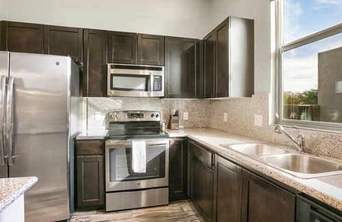 Huntsville Apartment | Barsala l tModern 2BD Haven: Your Stylish Huntsville Retreat