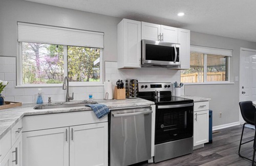 Reynoldsburg House | Bartlett Beacon - 3BR 2BA Ranch in Quiet Setting