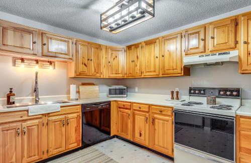 Bartlett Apartment | Bartlett Condo 1 Mi to Attitash Mountain Resort!