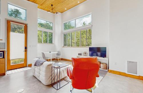 Barton Hills House | Barton Hills 1/1 Casita w/full kit/den
