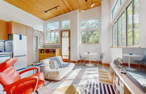 Barton Hills House | Barton Hills 1/1 Casita w/full kit/den
