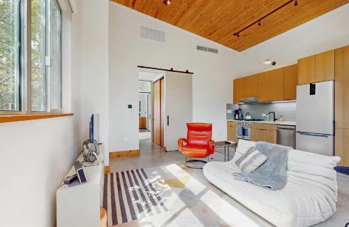 Barton Hills House | Barton Hills 1/1 Casita w/full kit/den