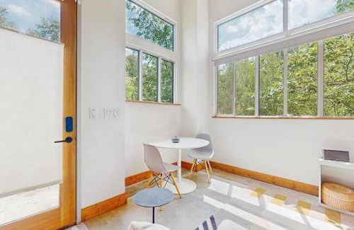 Barton Hills House | Barton Hills 1/1 Casita w/full kit/den