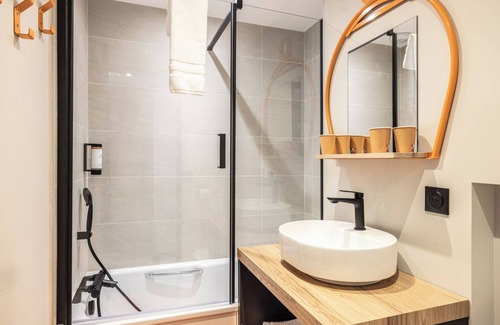 Albertville Hotel | Base Camp Lodge - Albertville