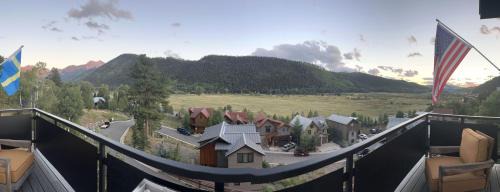 Telluride House | Basecamp at Valley Floor - views and wildlife!