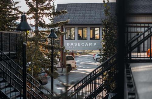 Canmore Hotel | Basecamp Lodge Canmore