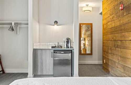 Canmore Hotel | Basecamp Lodge Canmore