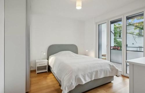 Bruderholz Apartment | BASELiving Apartment 5 - 2 grosse Balkone - Bahnhof SBB