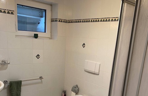 Tungendorf Apartment | Basement 2x room with separate entrance and shower room