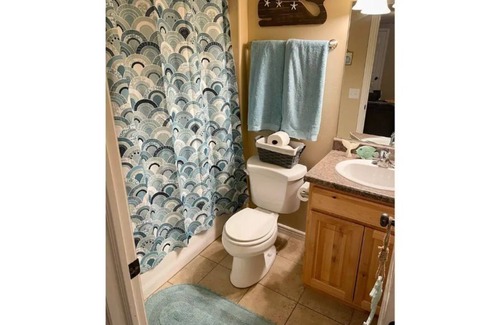 Riverdale House | Basement Cozy 1B w Family Room - Private entrance