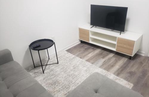 Collingdale Apartment | Basement Retreat BY THE AIRPORT