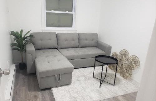 Collingdale Apartment | Basement Retreat BY THE AIRPORT