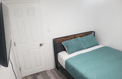Collingdale Apartment | Basement Retreat BY THE AIRPORT