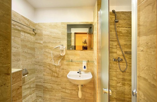 Stare Mesto Apartment | Basement Room Old Town