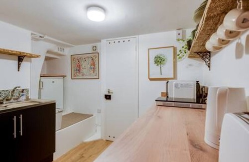 Summertown Apartment | Basement Studio in Summertown with kitchenette