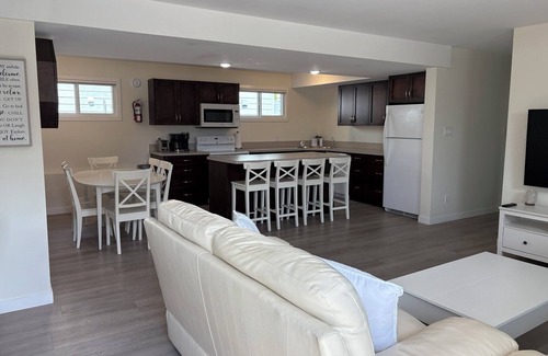 Okanagan-Similkameen House | Basement Suite with Shared Pool