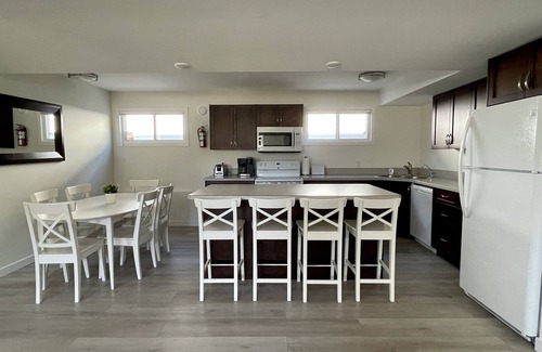 Okanagan-Similkameen House | Basement Suite with Shared Pool