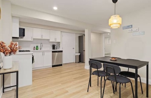 Clarkson-Lorne Park House | Basement unit - Fully Renovated Beautiful stay