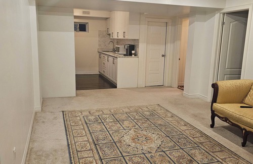 Newmarket House | Basement walk out, separate entrance, 2 parking space, back to park