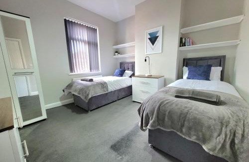 Tunstall House | Basford House- 3 bed, 2 bathroom house by Catchpole stays