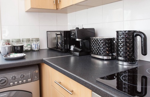 London City Centre Apartment | Basic Apartment for Two Amazing Location