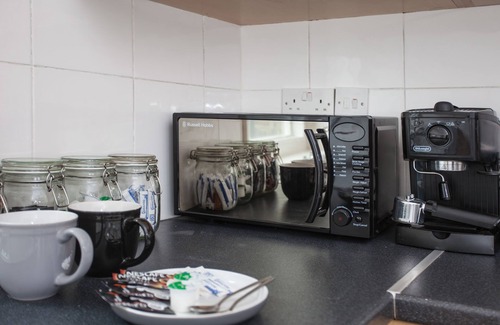 London City Centre Apartment | Basic Apartment for Two Amazing Location