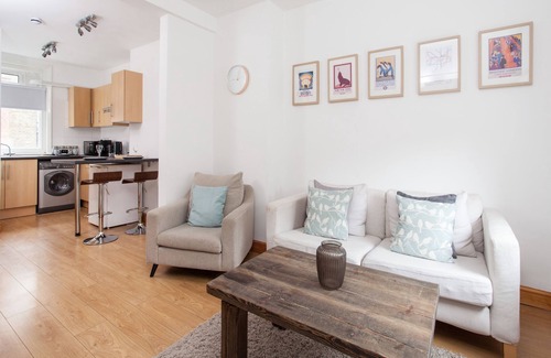 London City Centre Apartment | Basic Apartment for Two Amazing Location