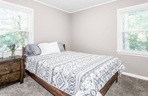 Prairie Village House | Basic Becky's Bungalow: No Cleaning Fee!