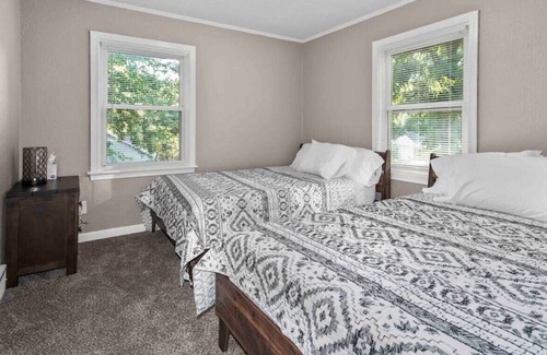 Prairie Village House | Basic Becky's Bungalow: No Cleaning Fee!