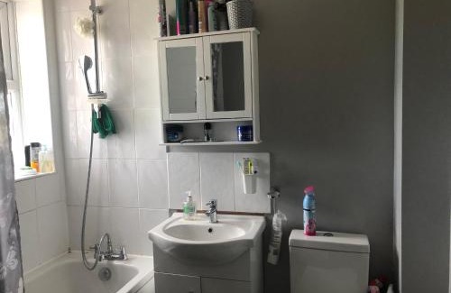 Vange House | Basildon, private room in a flat