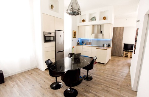 Belvaros - Lipotvaros Apartment | Basilica View - Romantic Luxury