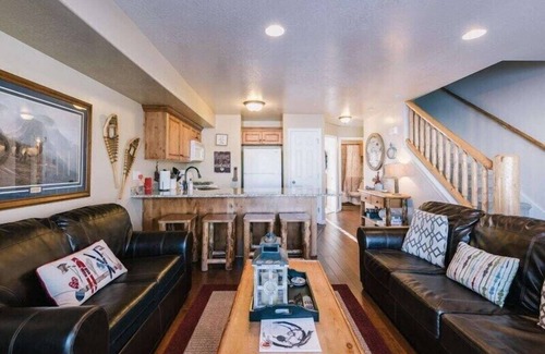 Eden Condo | Basin Lakeside Getaway MH702| Pool |Gym |Game Room