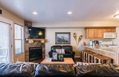 Eden Condo | Basin Lakeside Getaway MH702| Pool |Gym |Game Room